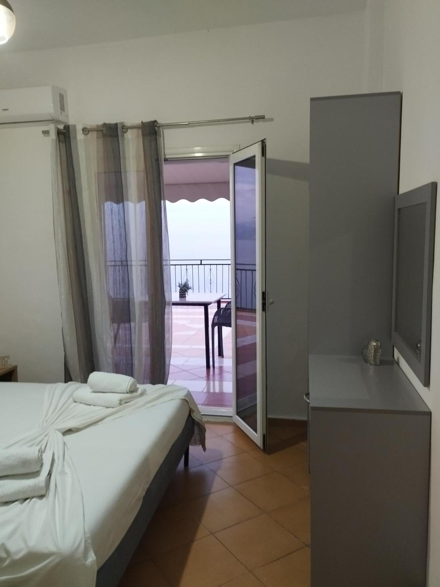 Dim'S Villas Qeparo Bagian luar foto